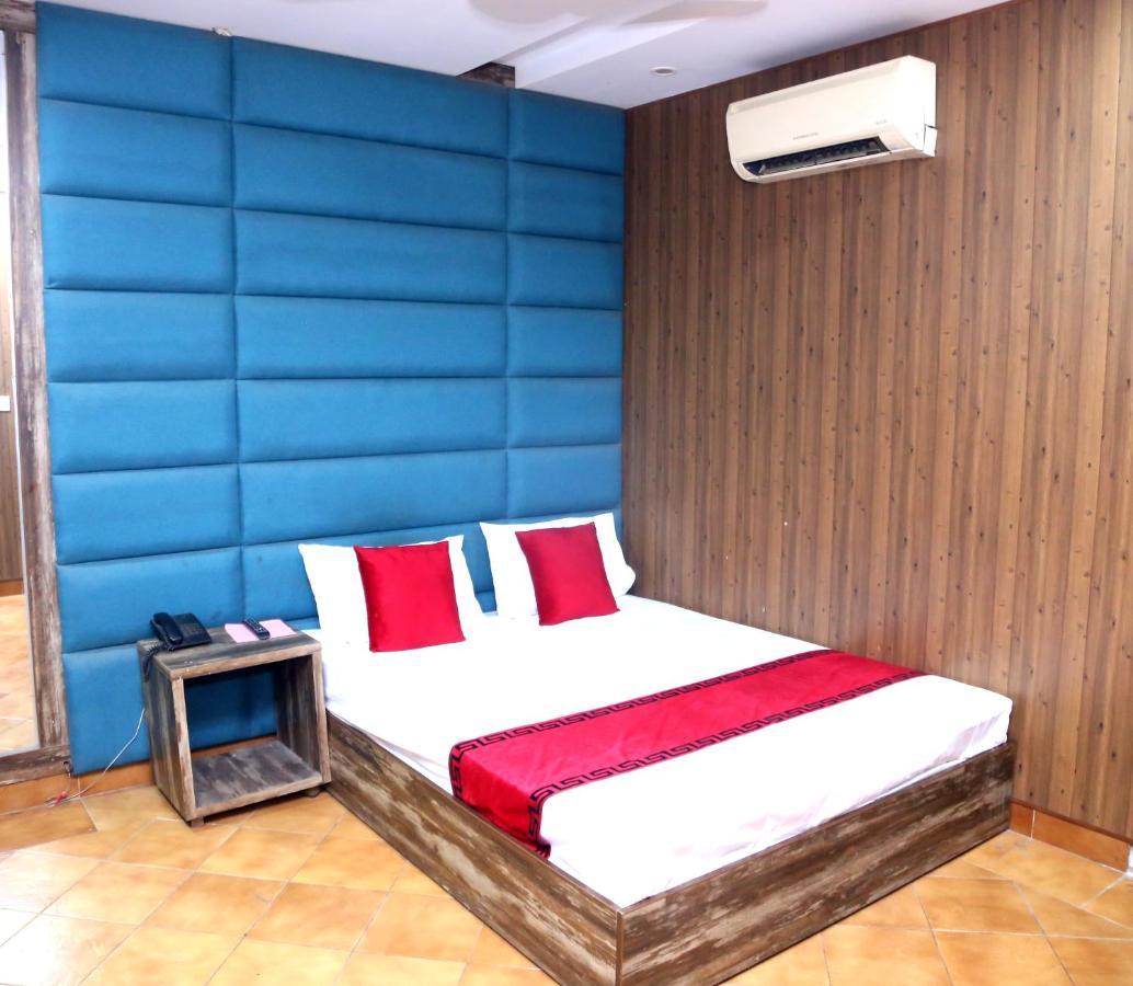Sapphire Inn Motel Лахор Екстер'єр фото