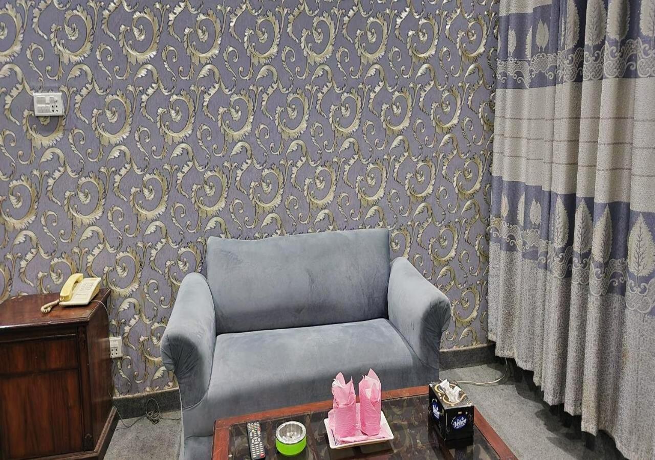 Sapphire Inn Motel Лахор Екстер'єр фото