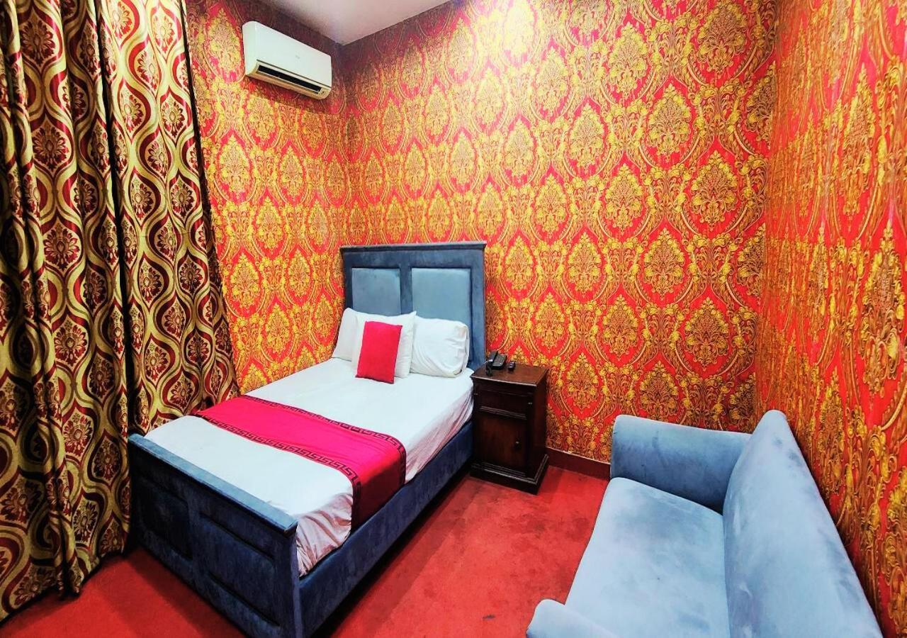 Sapphire Inn Motel Лахор Екстер'єр фото